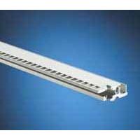 Heitec - Befestigungsteil für Baugruppe mit Rastermaß 482,6 mm (19 Zoll) Profilschiene vorne 3684.565 Vario V-Ext.-1 42TE